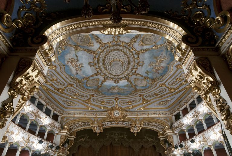 Piacenza, Teatro Municipale, la sala teatrale vista da un palchetto (foto Andrea Scardova, IBC) 2016